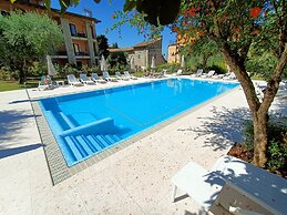 Villa Isabella Hotel & Residence