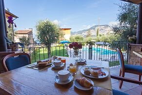 Villa Isabella Hotel & Residence