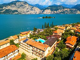 Villa Isabella Hotel & Residence