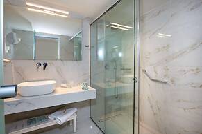 Vantaris Luxury Beach Resort