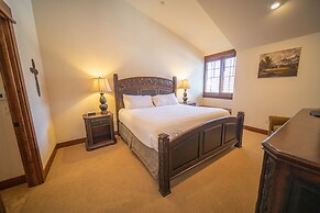 Keystone Sanctuary 248 by SummitCove Vacation Lodging