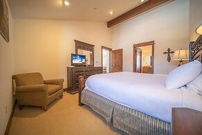 Keystone Sanctuary 248 by SummitCove Vacation Lodging