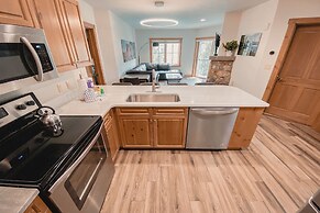 Expedition Station 8607 by SummitCove Vacation Lodging