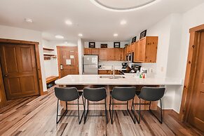 Expedition Station 8607 by SummitCove Vacation Lodging