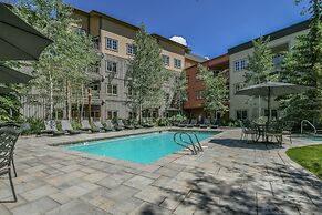 Expedition Station 8607 by SummitCove Vacation Lodging