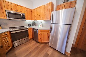 Expedition Station 8561 by SummitCove Vacation Lodging