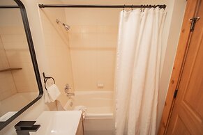 Expedition Station 8561 by SummitCove Vacation Lodging