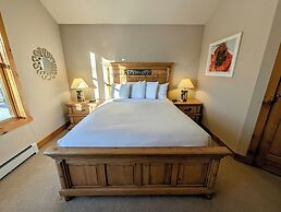 Trappers Crossing 8753