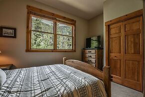 Trappers Crossing 8753