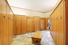 Jack Pine 8008 by SummitCove Vacation Lodging