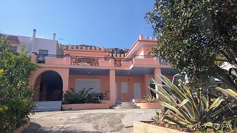 Spacious house with seaview