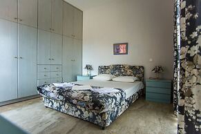 Spacious house with seaview