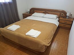 George Apartments by the Sea and Airport