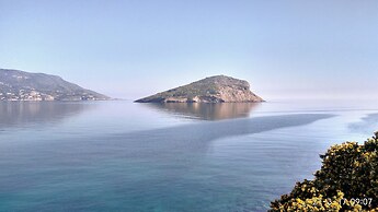 George Apartments by the Sea and Airport