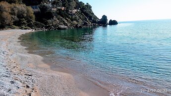 George Apartments by the Sea and Airport