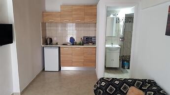 George Apartments by the Sea and Airport