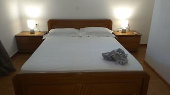 George Apartments by the Sea and Airport