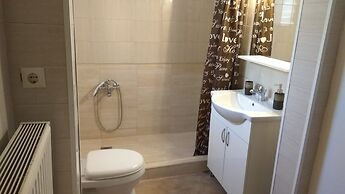 George Apartments by the Sea and Airport