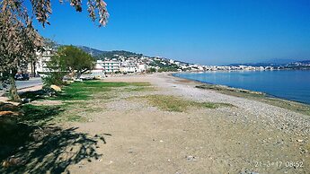 George Apartments by the Sea and Airport