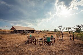 Gnu Mara River Camp