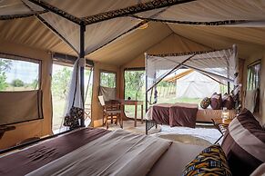 Gnu Mara River Camp