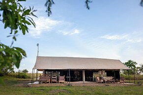 Gnu Mara River Camp