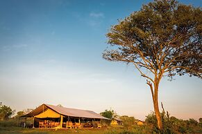 Gnu Mara River Camp