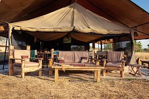 Gnu Mara River Camp