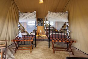 Gnu Mara River Camp