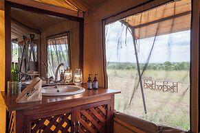 Gnu Mara River Camp