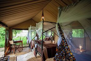 Gnu Mara River Camp