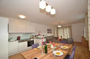 Apartment Mountain Panorama by Z-K-H Rentals