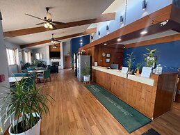 Belgium Inn & Suites