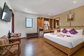 Lavender Riverside Hotel