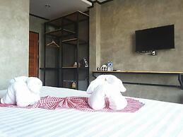 Lanta Chaolay Hostel