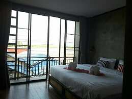 Lanta Chaolay Hostel