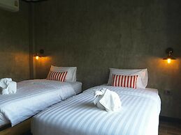 Lanta Chaolay Hostel