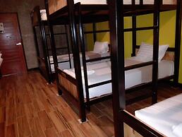Lanta Chaolay Hostel