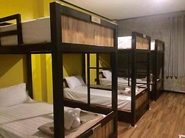 Lanta Chaolay Hostel