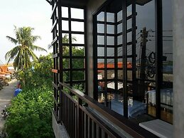 Lanta Chaolay Hostel