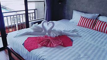 Lanta Chaolay Hostel