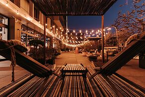 U.I.J Hotel & Hostel