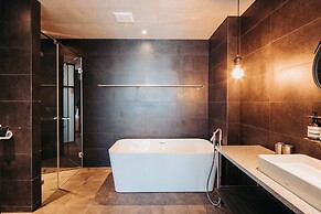 U.I.J Hotel & Hostel