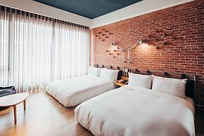 U.I.J Hotel & Hostel