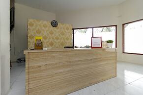 RedDoorz Plus @ Slamet Riyadi