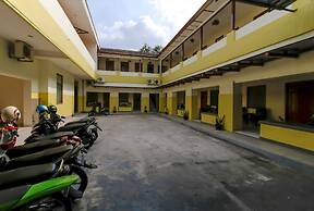 RedDoorz Plus @ Slamet Riyadi