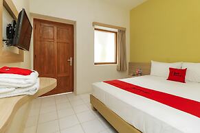 RedDoorz Plus @ Slamet Riyadi