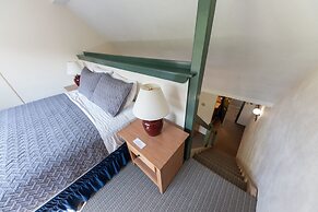 Sugarloaf Inn