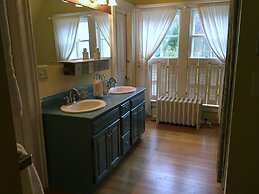 Dream House Country Inn