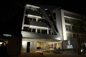 Taos Apart Hotel